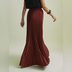 NWT Florere pleated midi skirt size 4 Cinammon